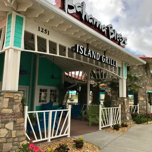 Visit your local Bahama Breeze Island Grille in Kissimmee, Florida to experience handcrafted tropical drinks and Caribbean-inspired food.