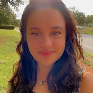 Gabriela F.
