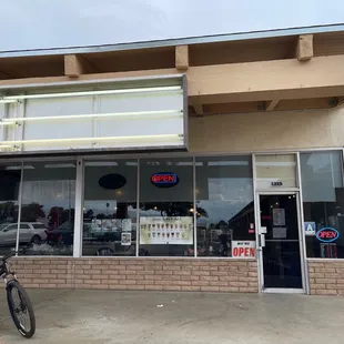 Hard to find location with nonexistent signage as of this writing.