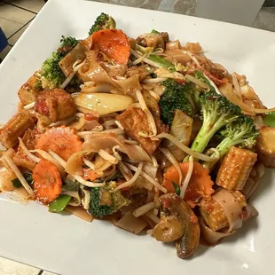 Vegetarian basil noodles