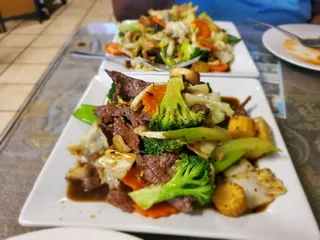 Bahn Thai and M