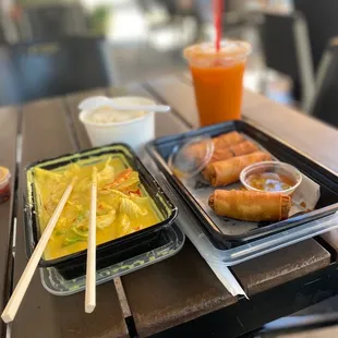 Yellow Curry, Rolls and Thai Tea