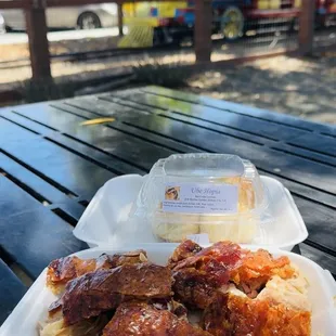 Eating Bai Cebu Lechon at Kennedy Park