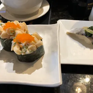 Scallop sushi and mackerel sushi, fish is soooo fresh and so delicious!