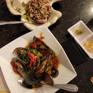 Mussels with Mint Leaves