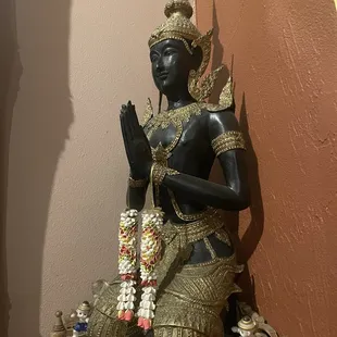 a statue of a seated buddha