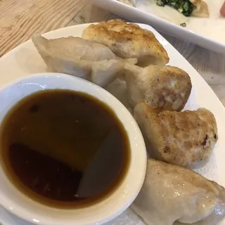 6 Steamed Chicken and Vegetable Dumplings