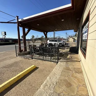 the outside of the restaurant