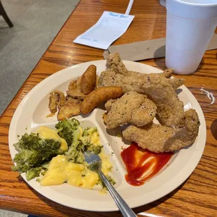 Catfish fillet, fried squash, hush puppies, broccoli and cheese