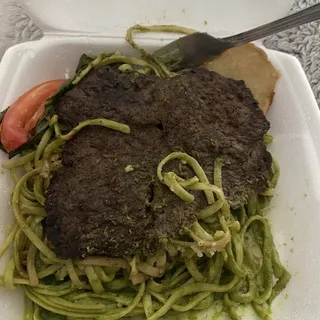 Tallarines Verde con Bistec Frito
