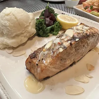 Broiled Salmon Filet*