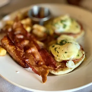 bacon and eggs benedict