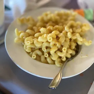 a plate of macaroni and cheese