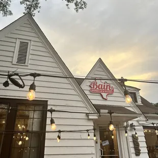 Front of Bain BBQ &amp; Bakery at Sunset