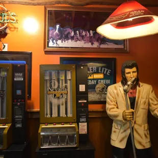 Nevada Gold machines and the famous elvis statue