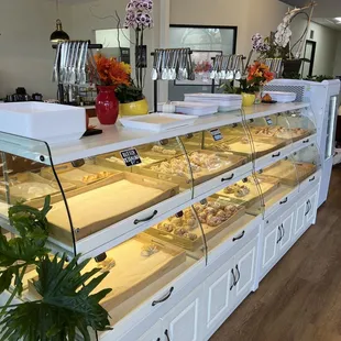 Self-serve pastry island