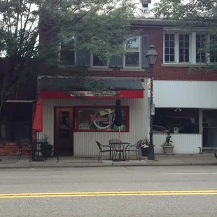 the outside of a restaurant