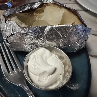 Baked potato with sour cream