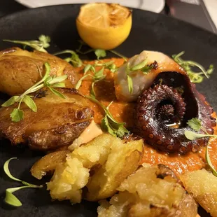 Octopus with potatoes.