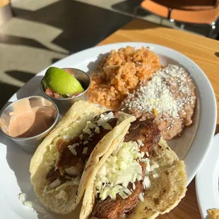 Fish tacos w. Flour tortillas