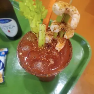 Clamato con camarón