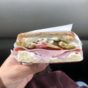 Queso fresco, jalapeños tomatoes lettuce and the bread is toasted.