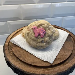 a cookie on a napkin