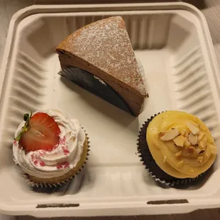 Strawberry, chocolate chantilly, and hojicha cheesecake. Looking good even after a 45 min drive home!