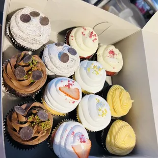 2 of each: Red Velvet, Lemon, Chantilly, Strawberry, Chocolate, Cookies &amp; Cream