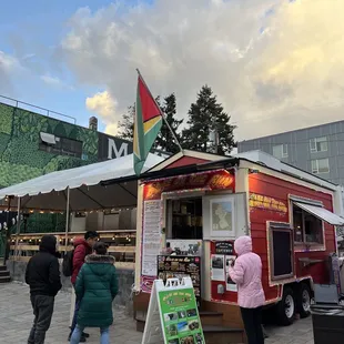 Food truck at SE Stark and 11th.  Behind Fracture Brewing.