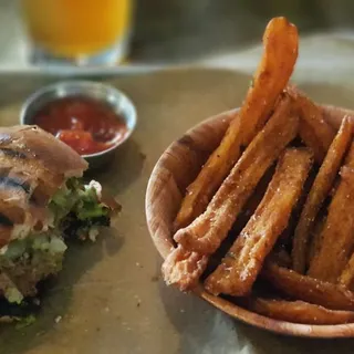 SWEET POTATO FRIES (V)