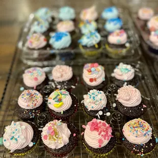 mini chocolate cupckaes with vanilla bean buttercream for a baby shower