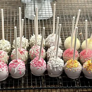 birthday cake pops and vanilla cake pops