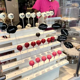 Beautiful cake pops! Nut free!