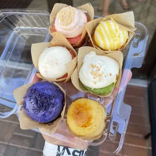 Half Dozen Mini Cupcakes (IG: @foodwithbros)