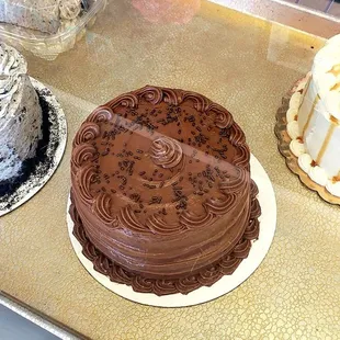 3'5'19 Cookies n Cream, Vanilla w Chocolate Icing and Salted Caramel Cake