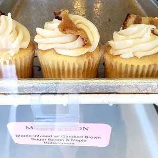 3'5'19 Maple Bacon Cupcakes