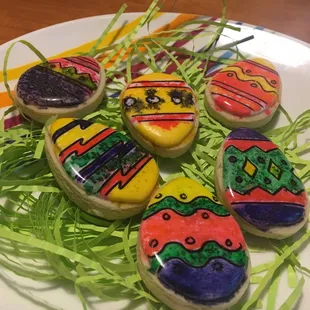 Six cookies painted us for Easter