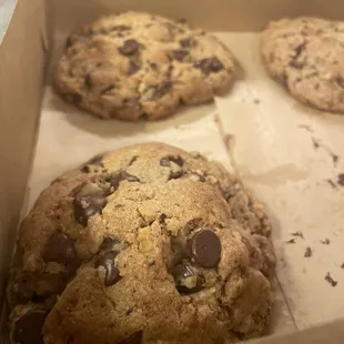 Chocolate Chip with Pecan Cookie