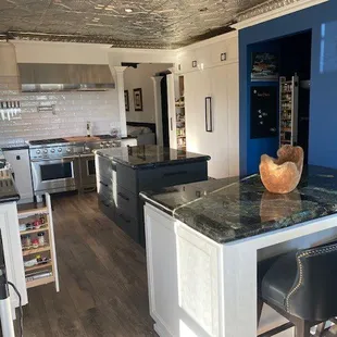 On the right there are custom panels on the fridge &amp; freezer