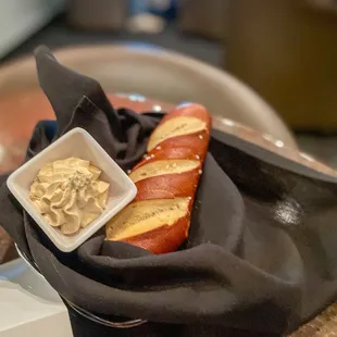 Table pretzel bread