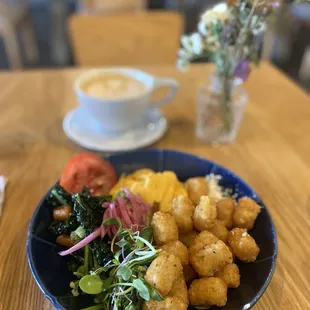 $18 BREAKFAST BOWL: Loved the variety of vegetables in this bowl (lacinto kale, carrots, micro greens, broccolini), but didn't blow me away.