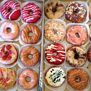 BEAUTIFUL CRONUTS - love the maple bacon