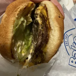 Burger without tomato and incorrect sauce (ordered regular double baker w cheese and Mayo not thousand island)