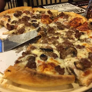 Awesome crackery crust!