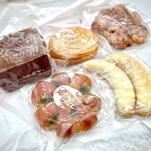 Chocolate castella, strawberry corn cookie, apple pie, green bean bread, banana cake