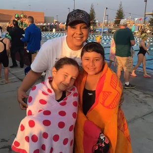 10 and under relay swimmers