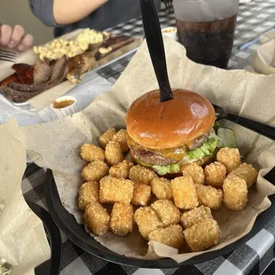 Cheese burger with a side of tater tot's