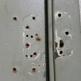 No lock?? In this type of neighborhood a lock is a necessity