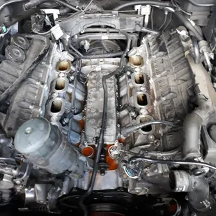 2013 Land Rover, LR4
Water pump, thermostat and hoses Re po air
6612418581